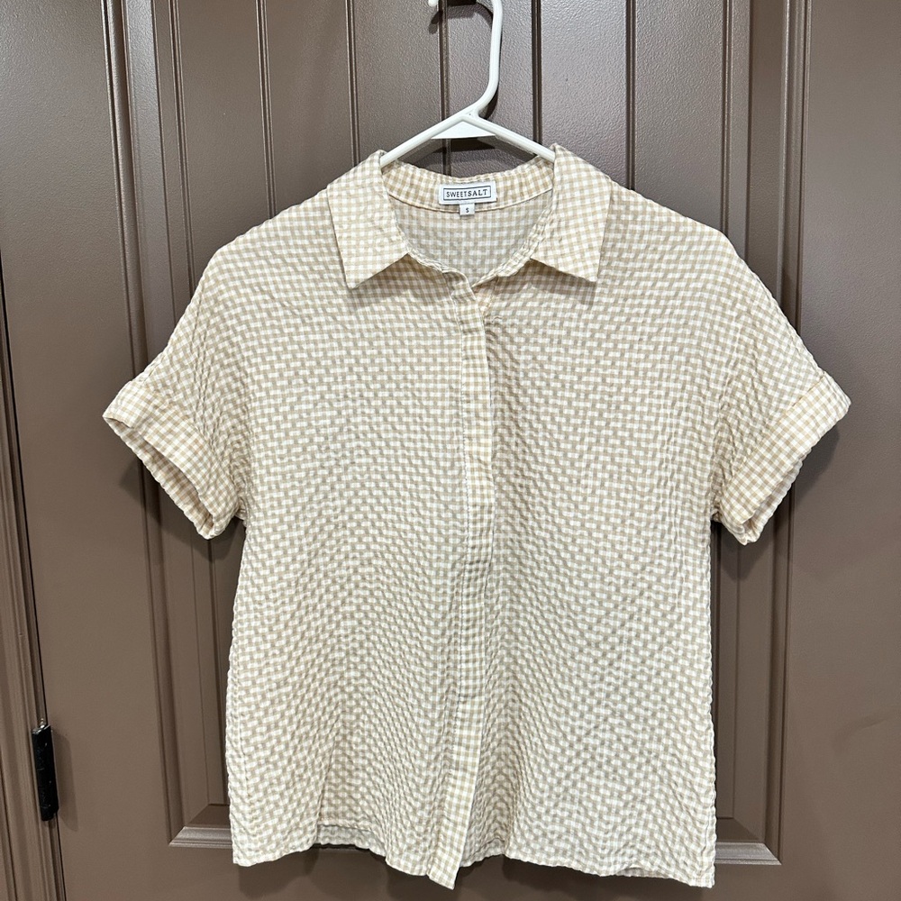 Universal Thread Women's Beige Button Down Shirt